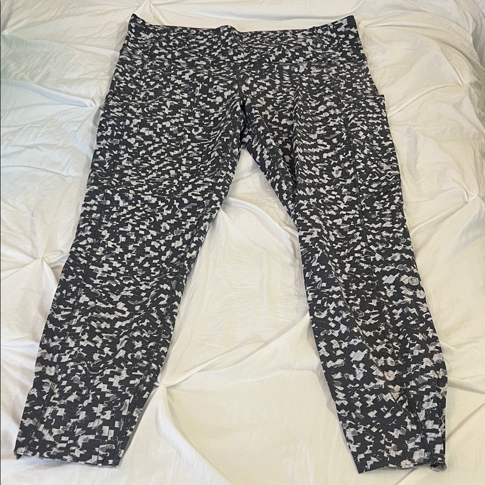 lululemon athletica Black and White Patterned Fast & Free 25” Leggings